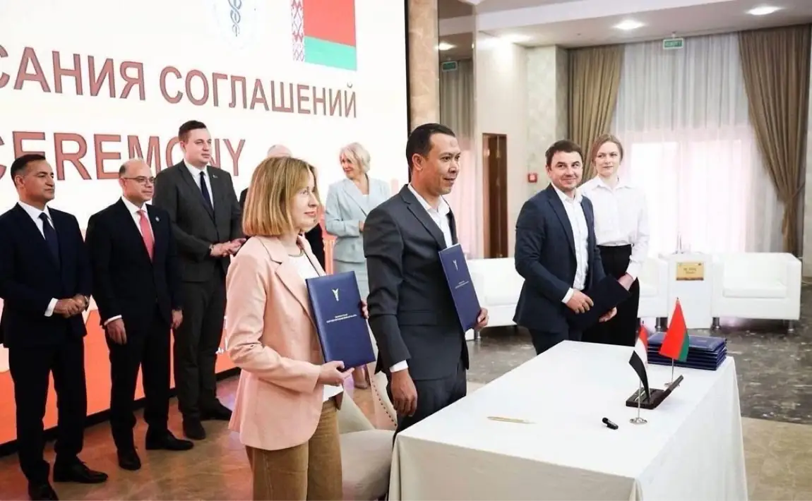 Group photo at the signing ceremony in Minsk with the Egyptian and Belarusian delegations