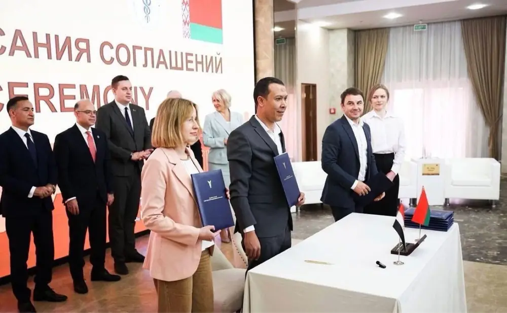 Signing ceremony of the cooperation agreements in Minsk, with Egyptian and Belarusian flags